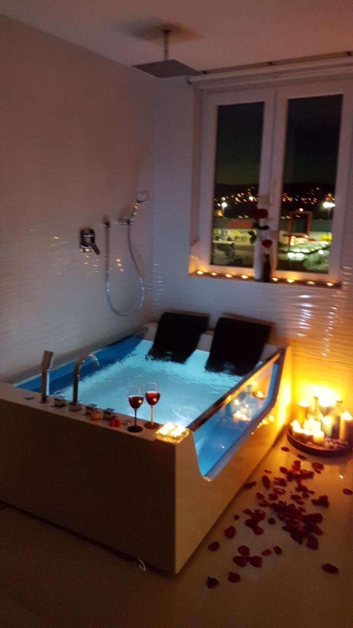 Studio-Apartment Val - Luxury Massage Chair - Private Spa- Hot Tub, Infrared Sauna, , Parking With Video Surveillance, Entry With Pin 0 - 24H, Free Cancellation 24 Hours Before Check In Slavonski Brod Dış mekan fotoğraf